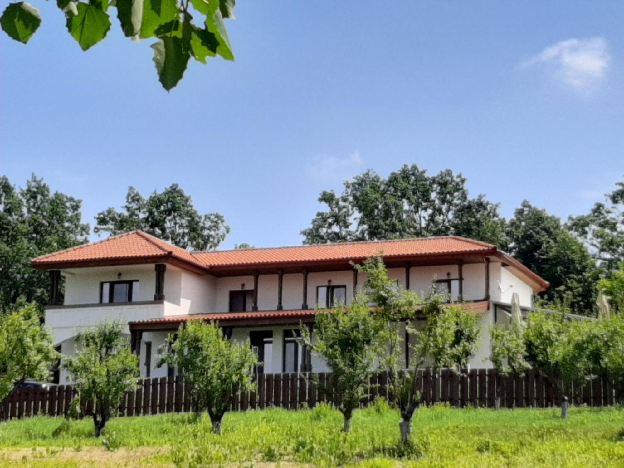 Pensiunea Emelys, Iasi Barnova Exterior foto